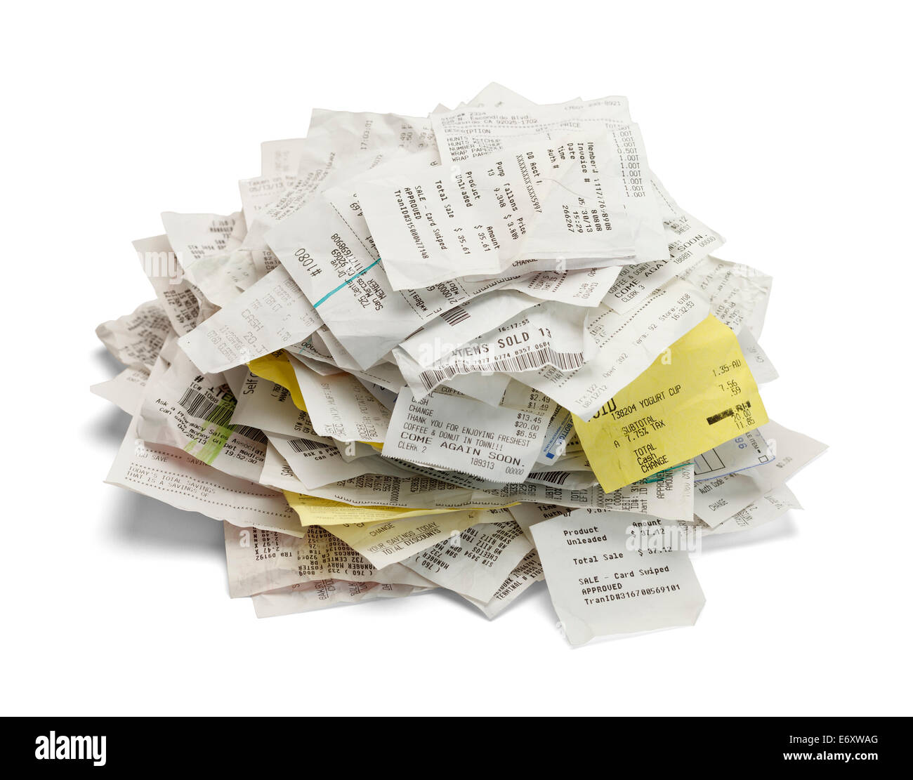 Montón de recibos de ventas de papel en un montículo aislado sobre fondo blanco. Foto de stock