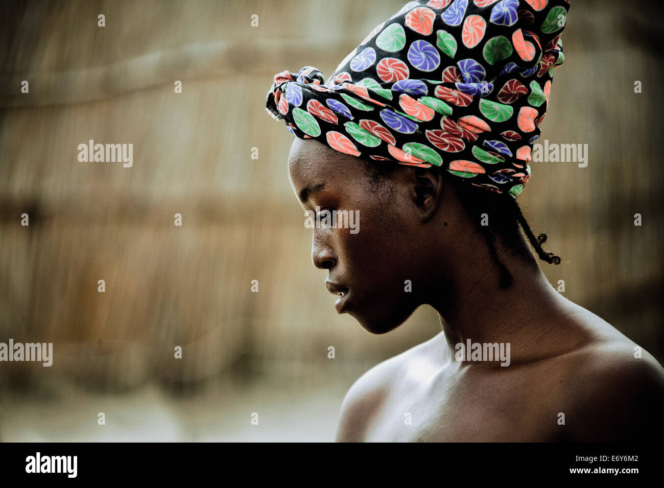 Joven de la tribu lozi, la región de Caprivi, Namibia, África Foto de stock