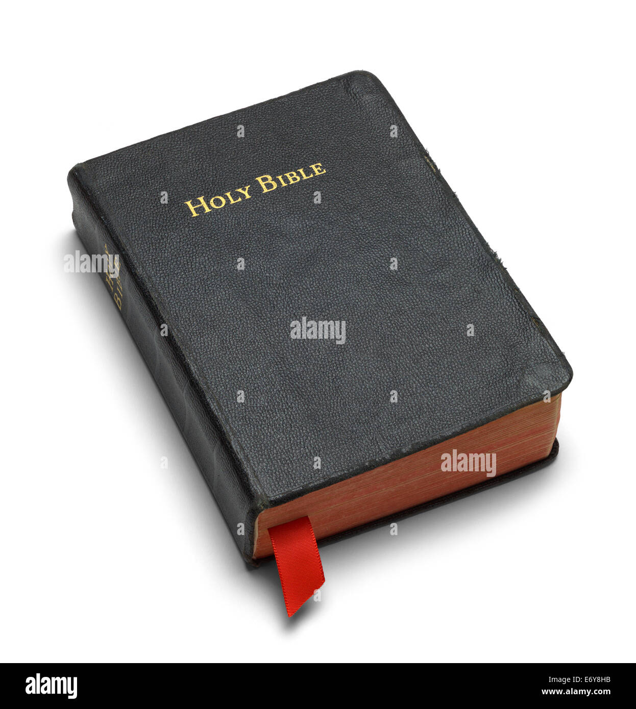 Bien utilizados Biblia con páginas rojas aislado sobre fondo blanco. Foto de stock