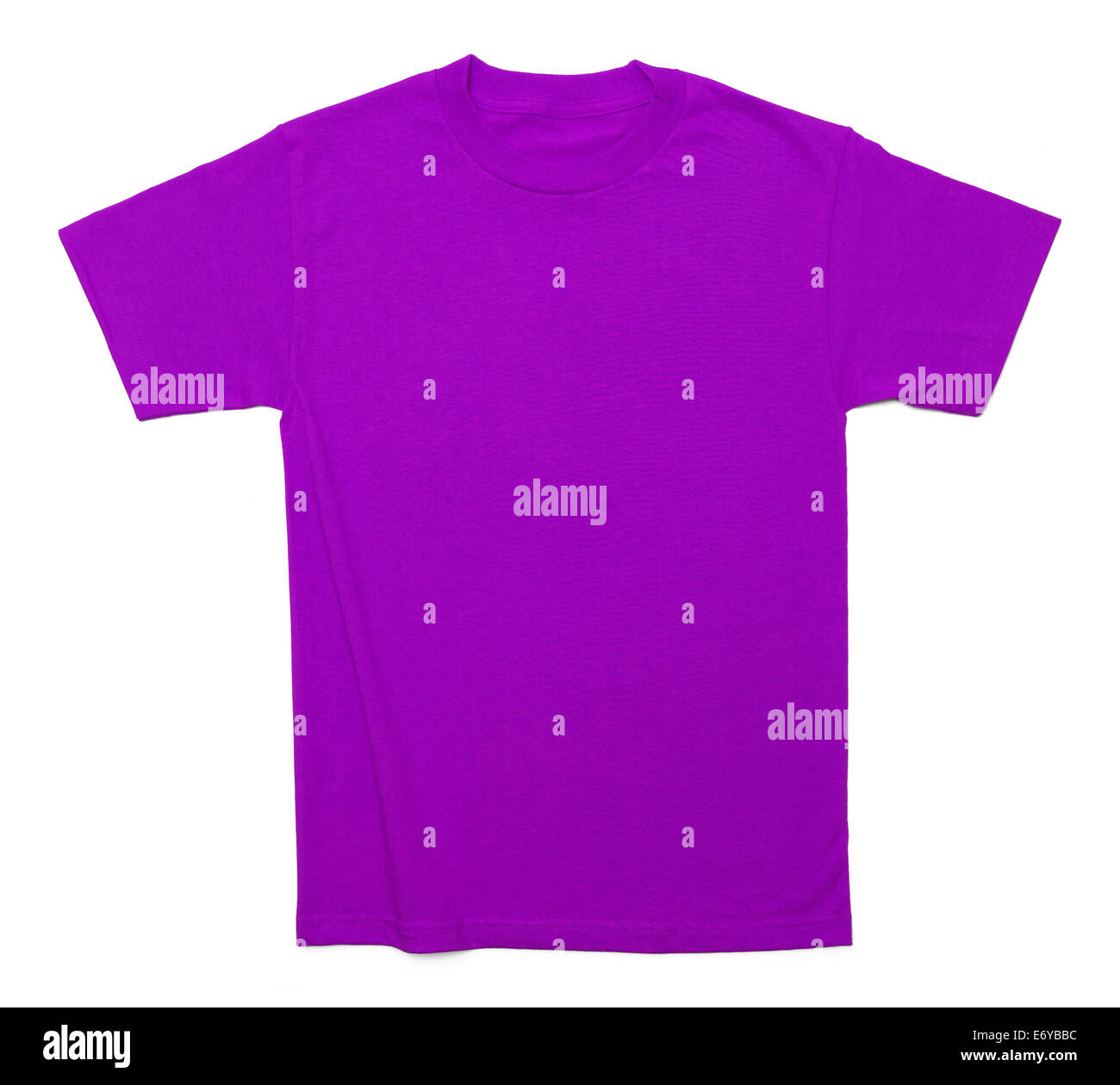 Púrpura Camisa de algodón con copia espacio aislado sobre fondo blanco. Foto de stock