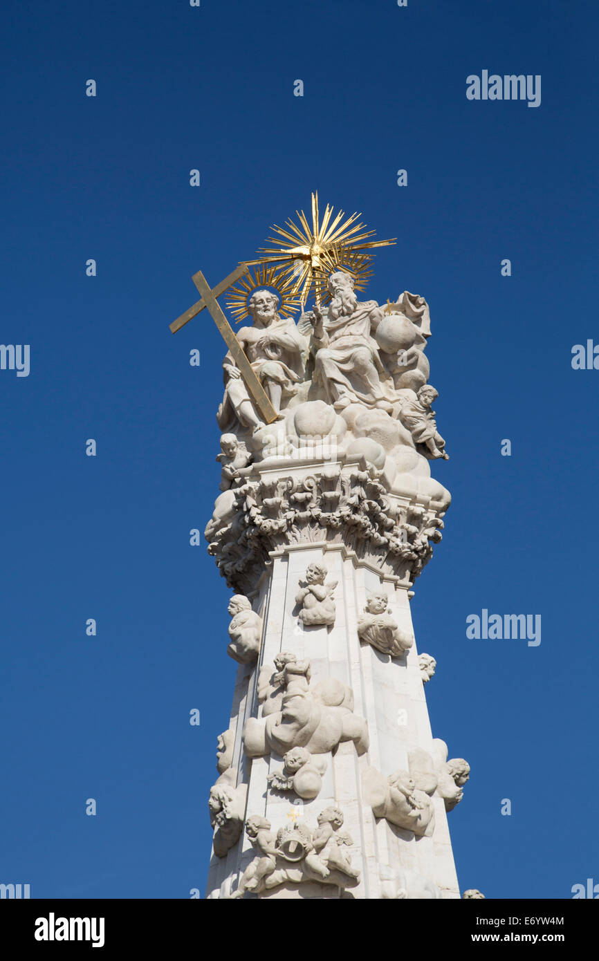 Hungría, en Budapest, en la columna de la Santísima Trinidad, construida en 1712, fuera de la Iglesia Matthias Foto de stock