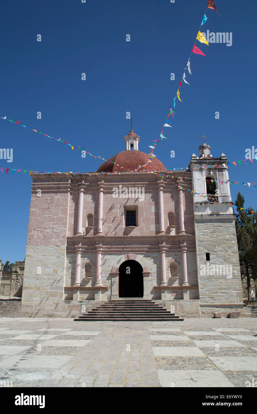 México, Oaxaca, San Pablo de Mitla, Sitio Arqueológico de Mitla, Iglesia de San Pablo Foto de stock