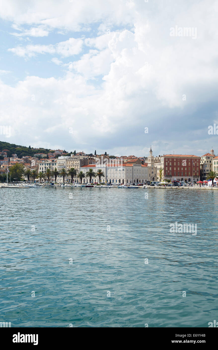 Split, Croacia, el paseo marítimo. Split es la segunda ciudad más grande de Croacia Foto de stock
