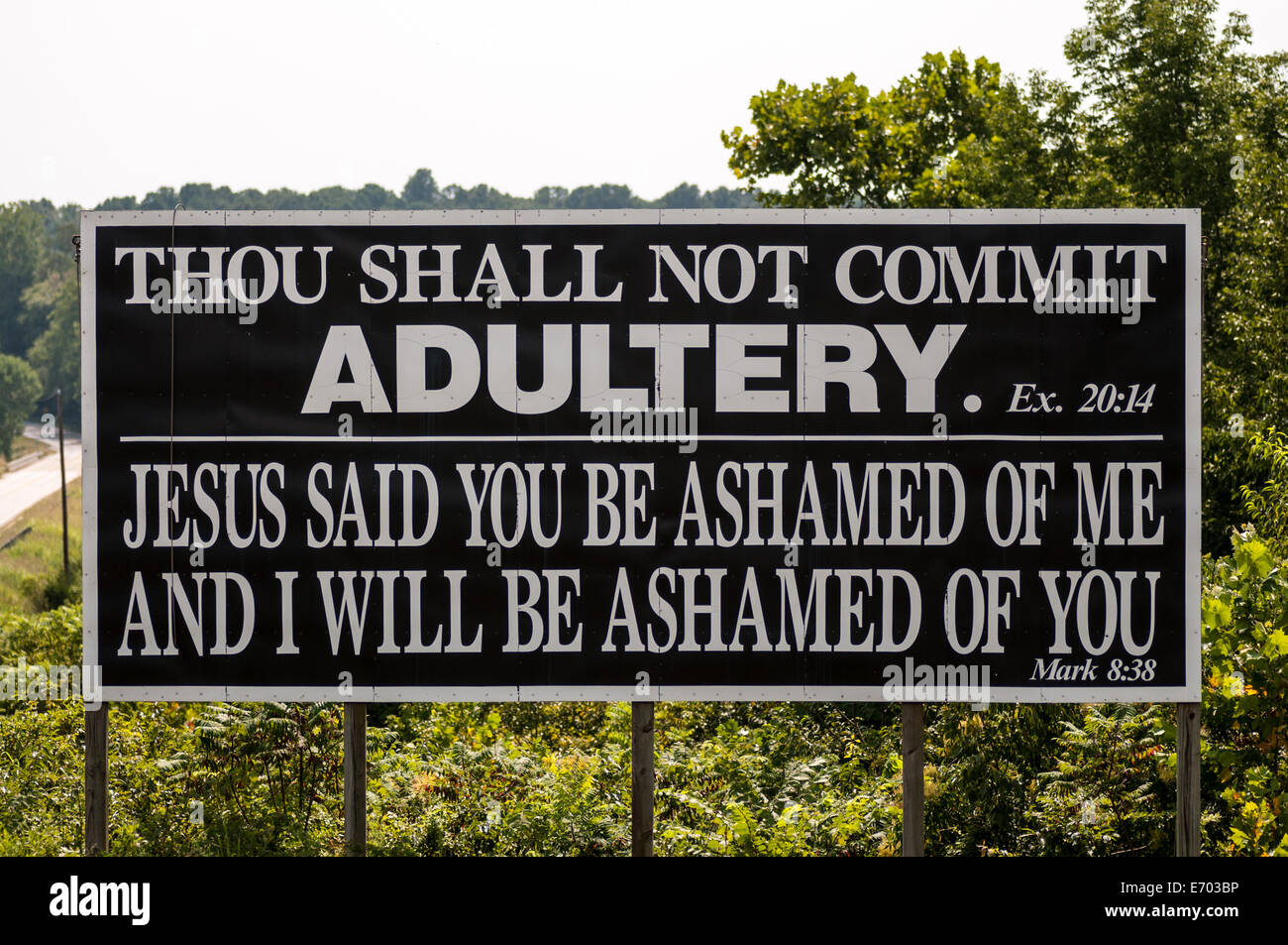 Tú no cometerá adulterio señales de carretera en Kentucky Foto de stock