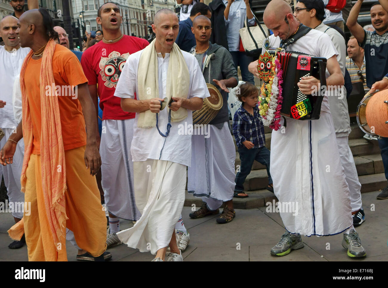 Seguidores Hare Krishna Na Rua Imagem Editorial - Imagem de internacional,  grupo: 229121160