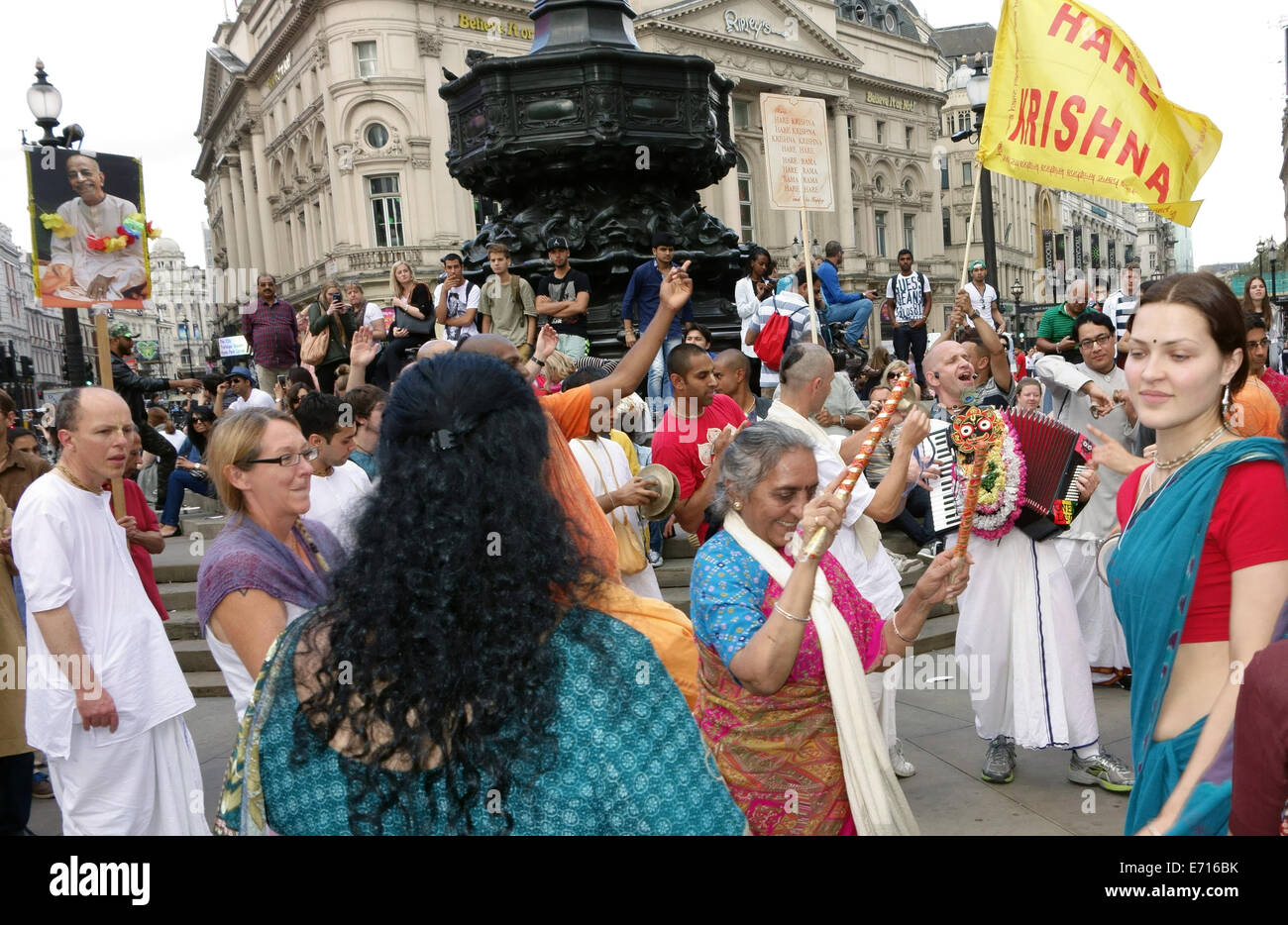 Seguidores Hare Krishna Na Rua Imagem Editorial - Imagem de internacional,  grupo: 229121160