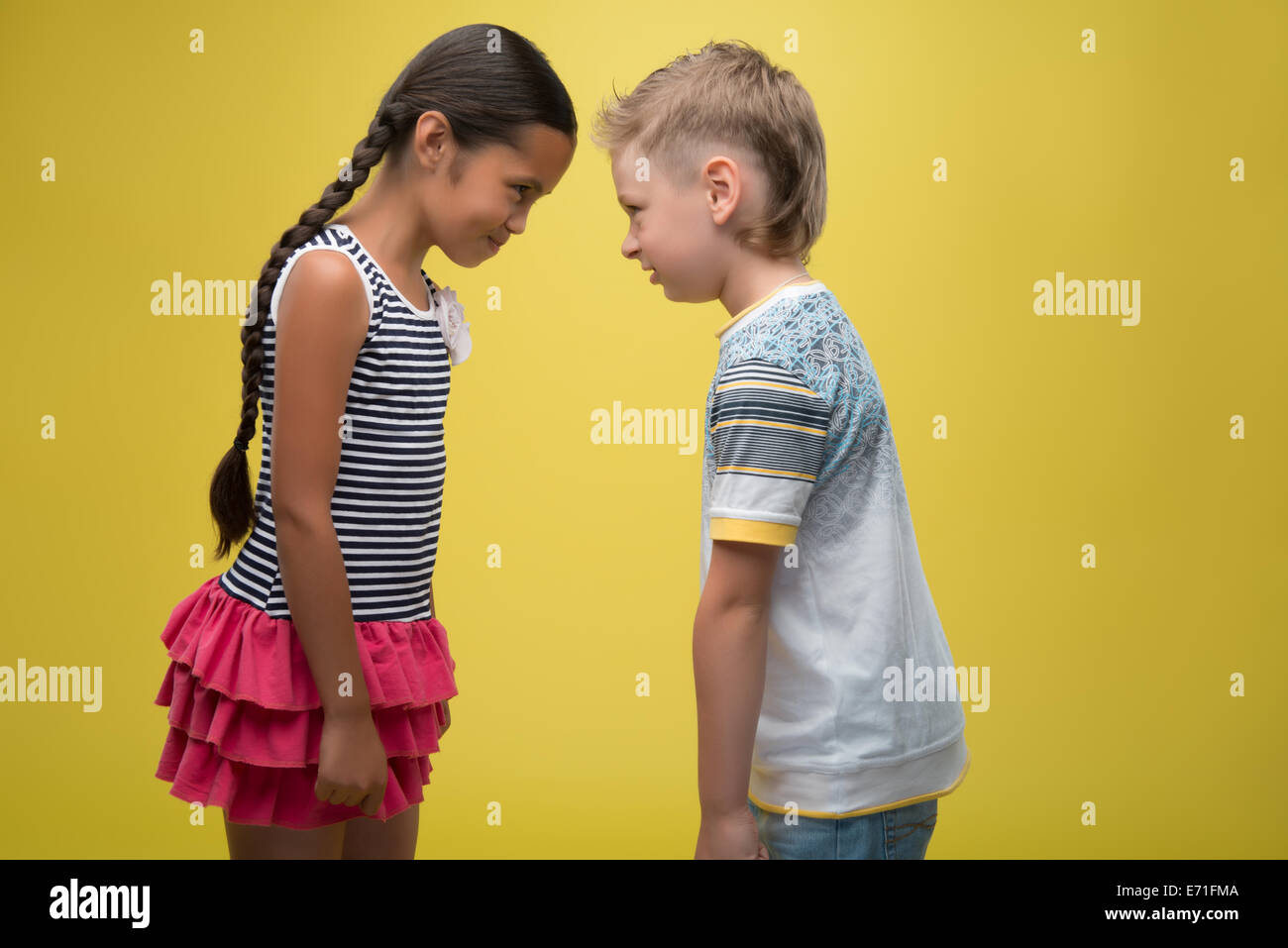Niño y niña Foto de stock