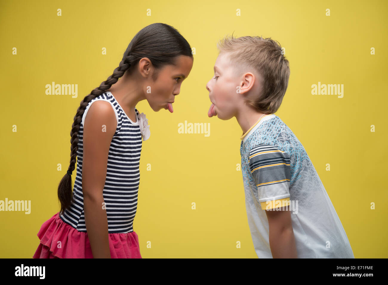 Niño y niña Foto de stock