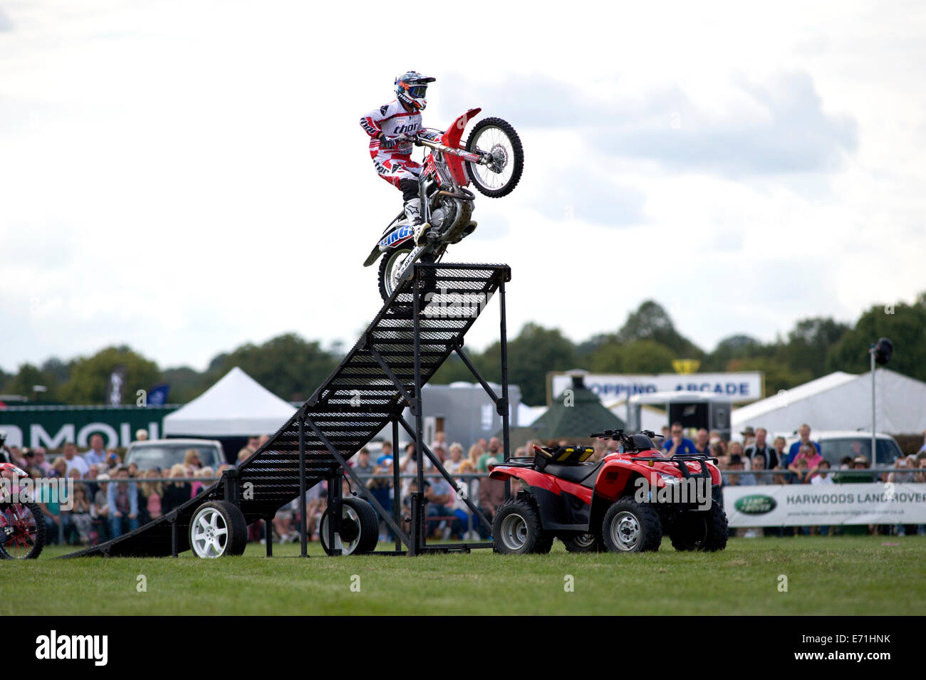 Un jinete de la Motocicleta Lings Bolddog Team en la pantalla y en Edenbridge Oxted Show agrícola Foto de stock