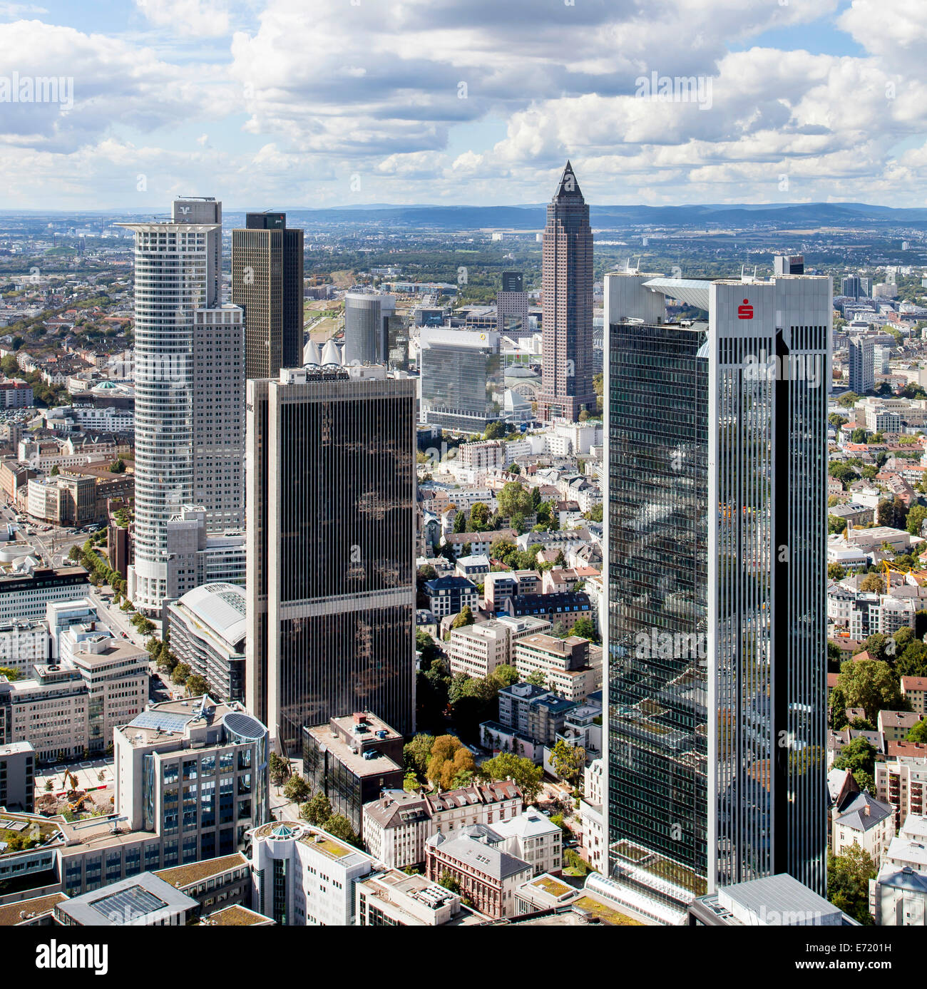 Rascacielos con Trianon, Sparkasse, FBC oficina en Frankfurt, la Feria de los edificios del centro de la torre, Messeturm Foto de stock