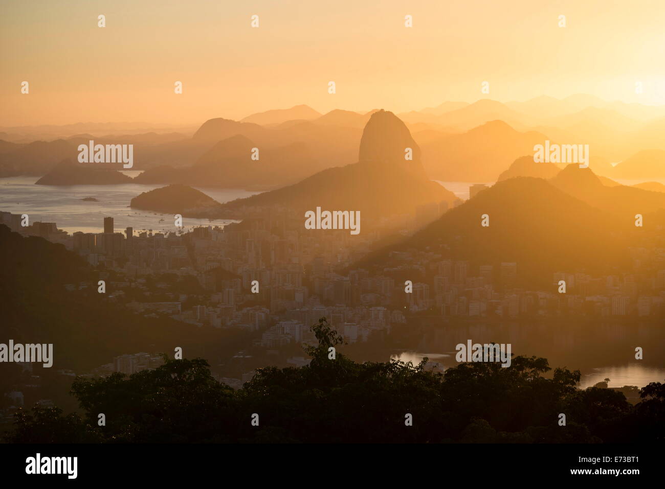 Vista desde el Chino Vista al amanecer, Río de Janeiro, Brasil, América del Sur Foto de stock