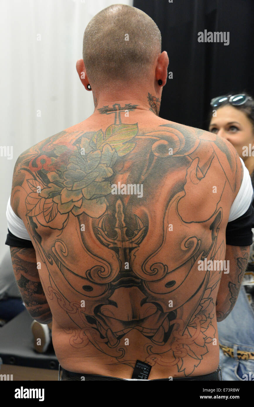 Londres, Reino Unido. El 5 de septiembre de 2014. Los asistentes a la 2ª Convención Internacional de tatuaje de sordos en St. John's Comunidad Sorda Centre en Londres. Crédito: Ver Li/Alamy Live News Foto de stock