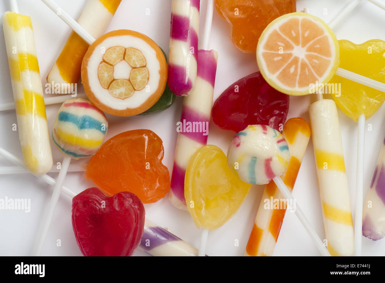 Colorido lollipop, sobre fondo blanco. Foto de stock