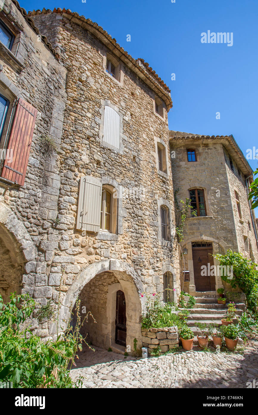 Oppede-le-Vieux antigua aldea, Luberon, Provence, Francia Foto de stock