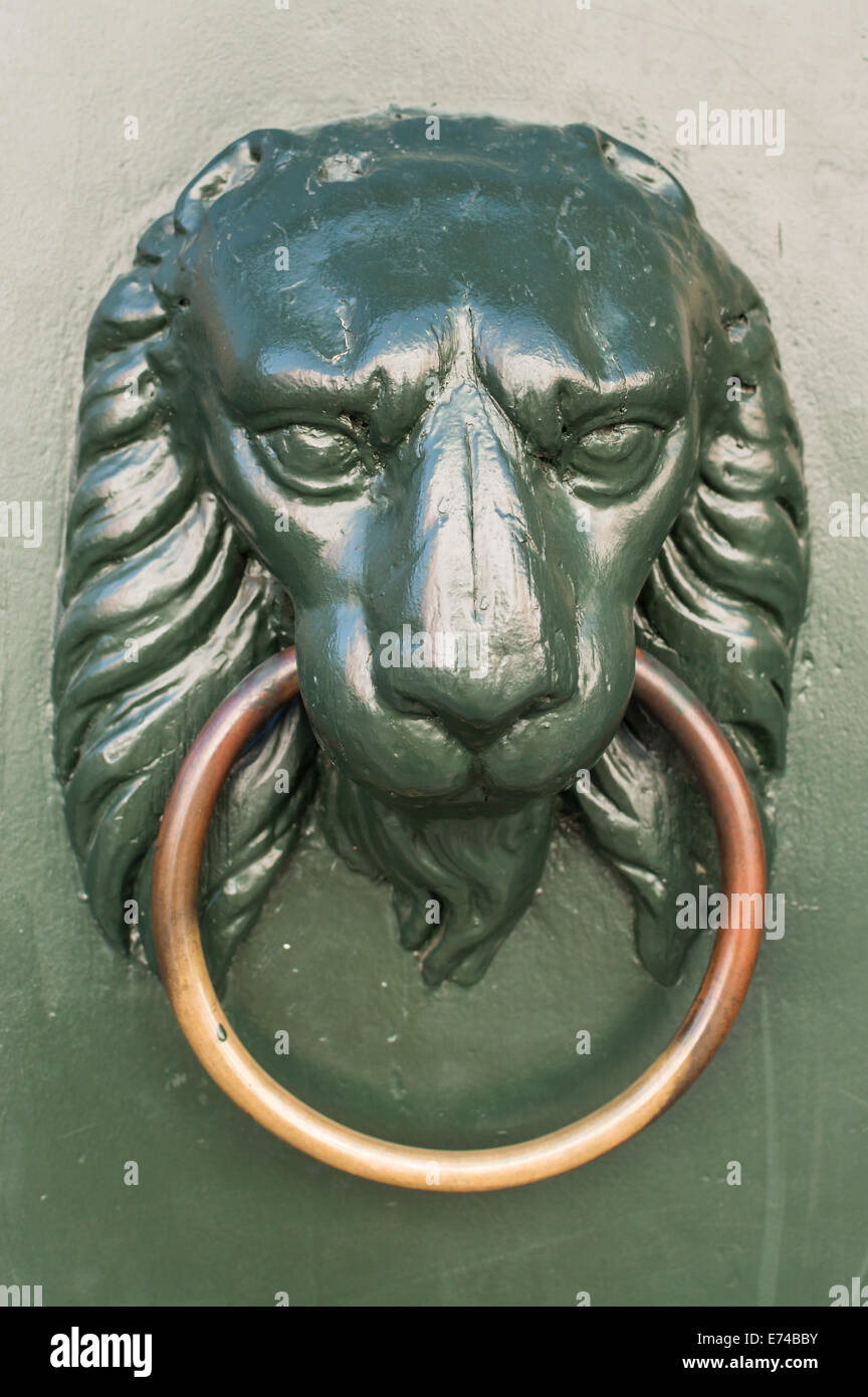 Este martinete en la forma de un león, clásico León de Venecia Italia Foto de stock