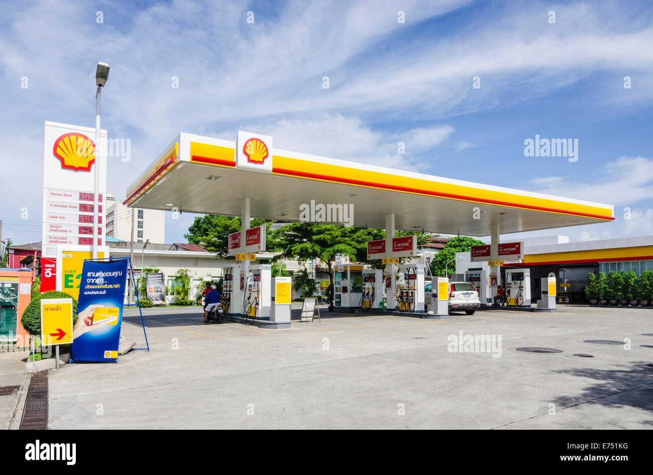 Gasolinera Shell en Phuket, Tailandia Foto de stock
