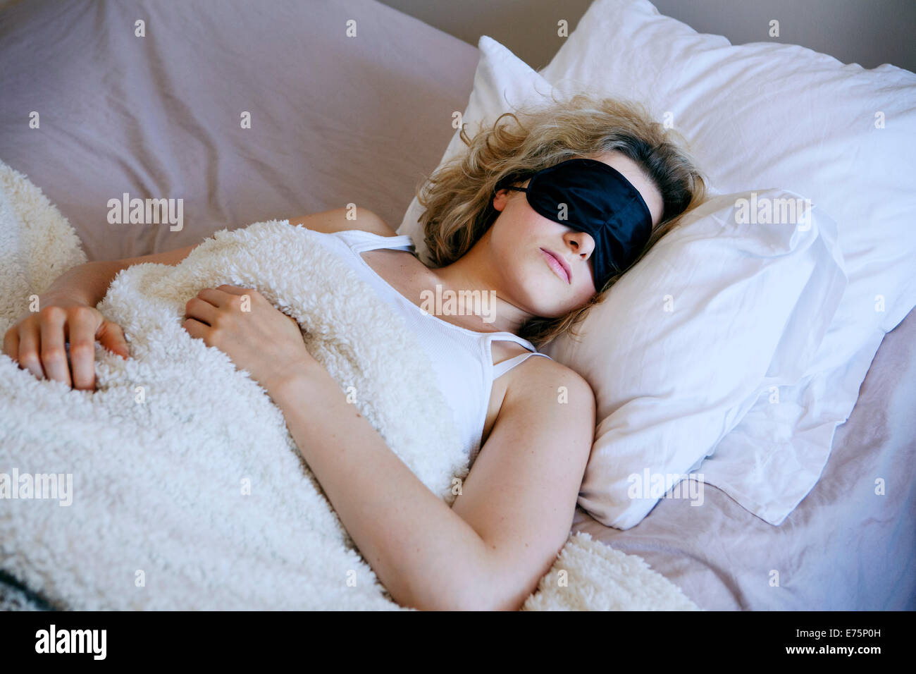 Mujer durmiendo Foto de stock