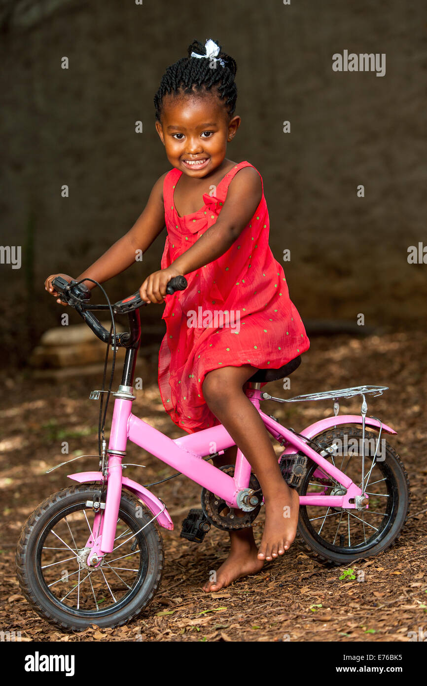 Bicicleta bebé fotografías e imágenes de alta resolución - Alamy