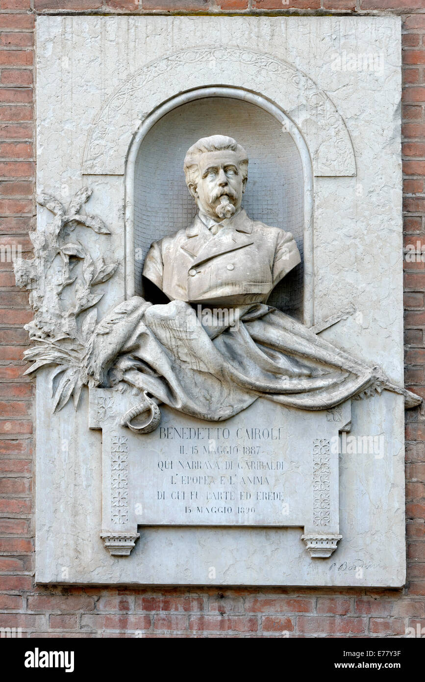 Monumento a Benedetto Cairoli, combatiente por la libertad, Primer Ministro, Piazza Indepenzia, Verona, Véneto, Italia Foto de stock