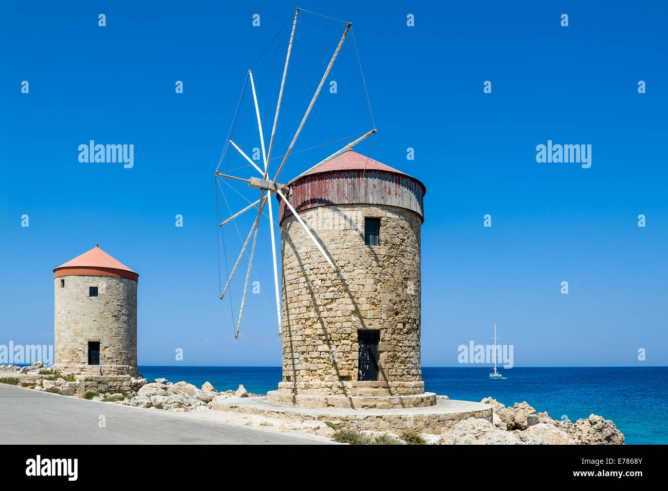 El molino de viento en Rhodes Foto de stock