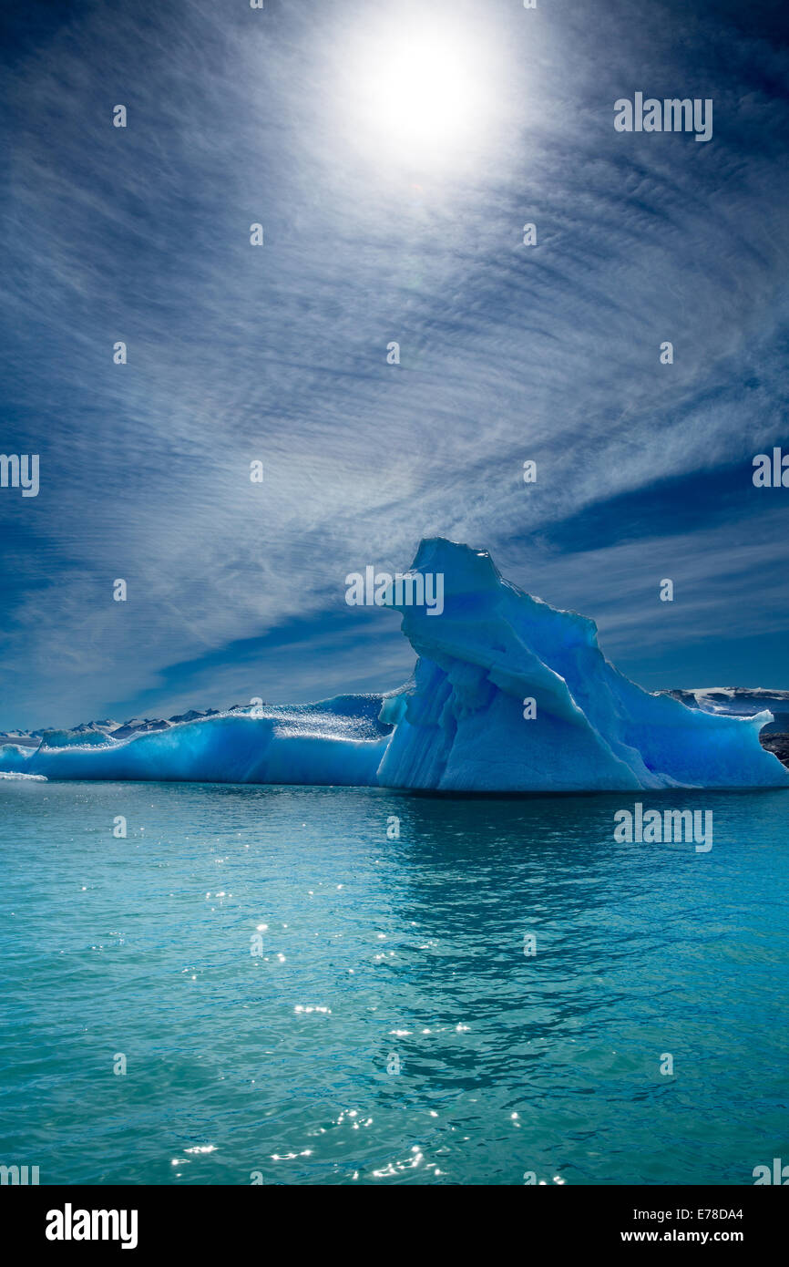 Los icebergs en el Lago Argentino, al pie del Glaciar Upsala, Patagonia, Argentina Foto de stock