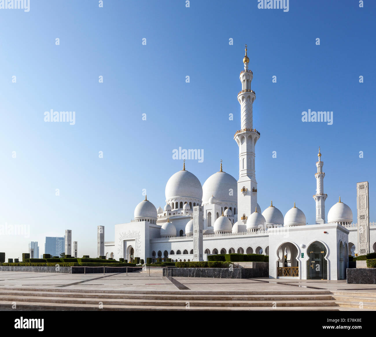 Mezquita Sheikh Zayed se encuentra en la gran mezquita de Abu Dhabi, Emiratos Árabes Unidos. Foto de stock