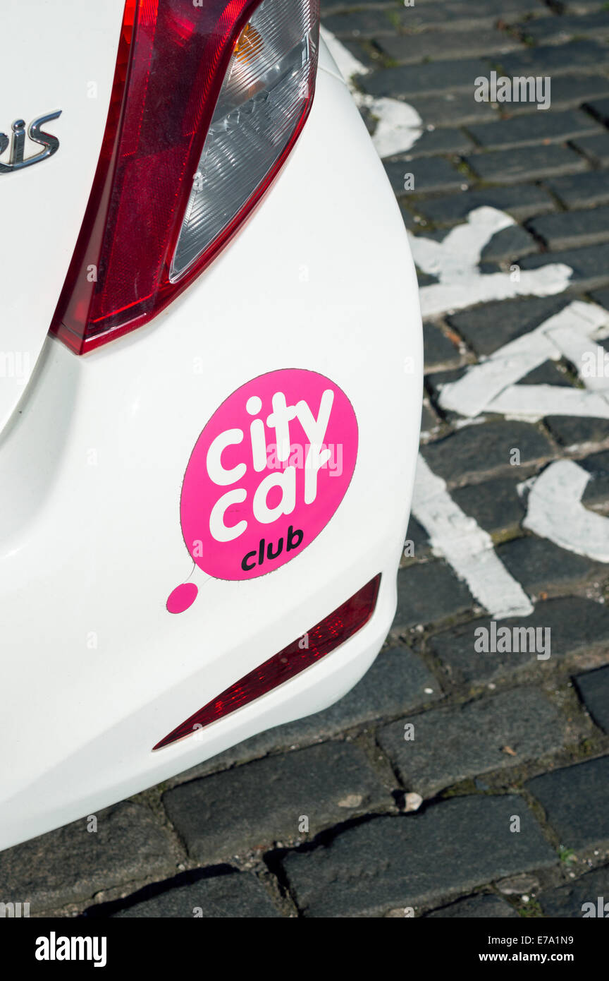 City Car Club car-sharing plan pegatinas, Edimburgo Foto de stock
