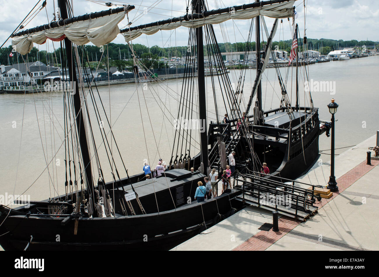 Colón y la Pinta Nina barcos amarrados en Rochester NY Puerto. Foto de stock