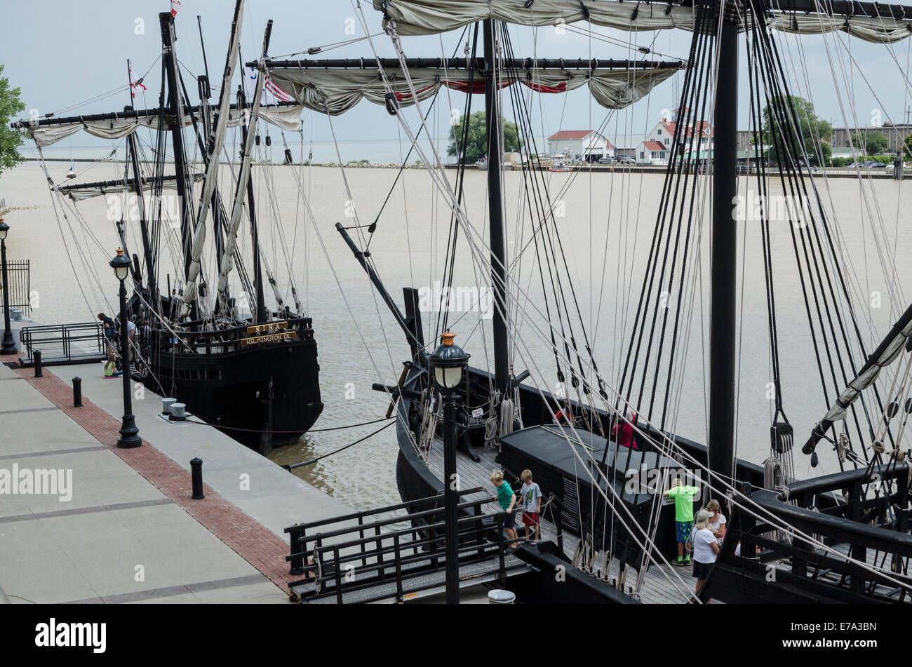 Colón y la Pinta Nina barcos amarrados en Rochester NY Puerto. Foto de stock