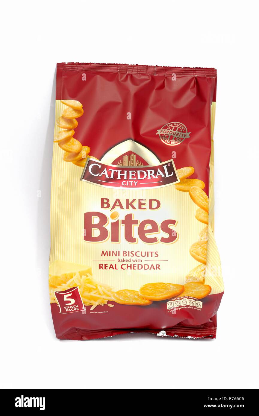 Una bolsa de Ciudad Catedral bites mini galletas horneadas cheddar real Foto de stock