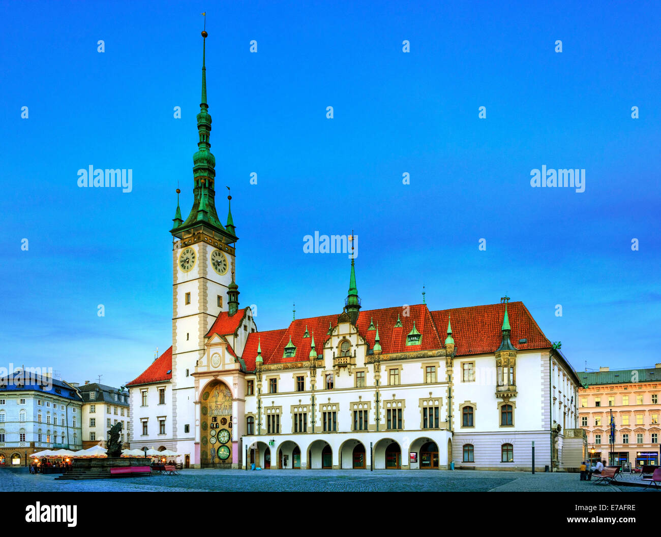 Olomouc Ayuntamiento con el reloj astronómico, Olomouc, República Checa Foto de stock