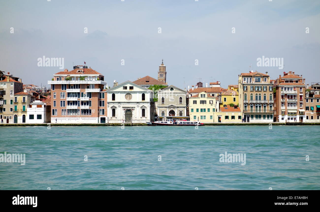 Edificios históricos en el Gran Canal de Venecia, Italia Foto de stock