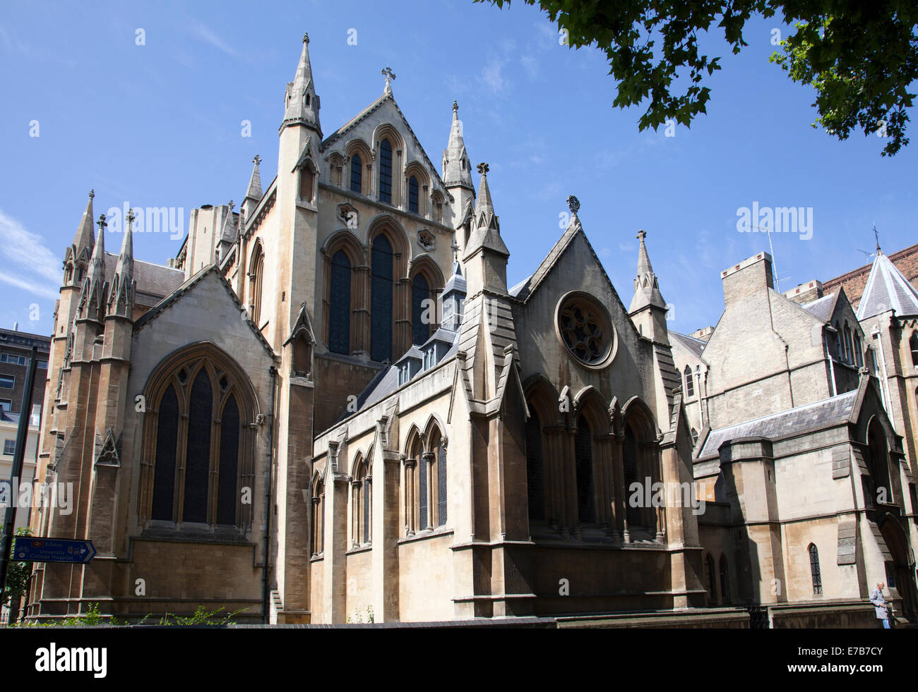 Cristo Rey, Iglesia y Claustros de Gordon Square, en Bloomsbury, Londres, Gran Bretaña. Foto de stock