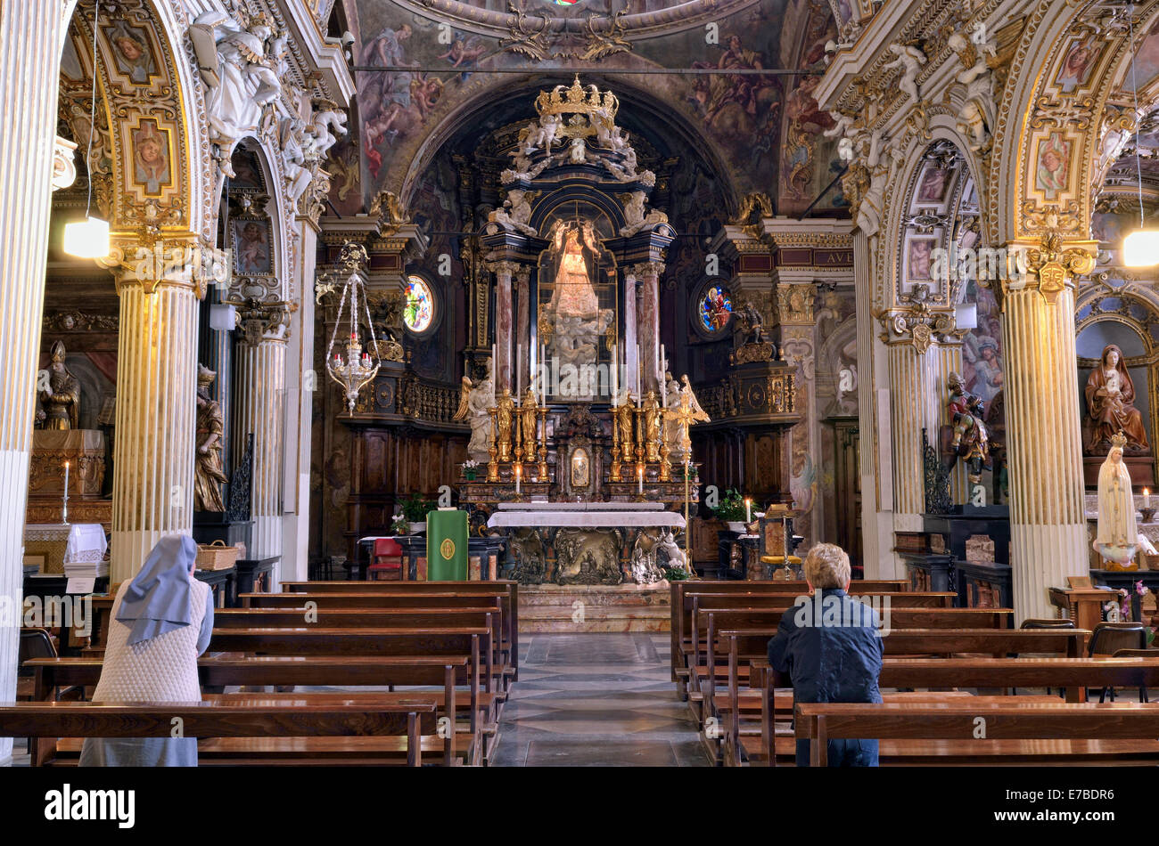 El altar de la iglesia de santa maria del monte fotografías e imágenes de alta resolución Alamy El altar de la iglesia de santa maria del monte fotografías e imágenes de alta resolución Alamy