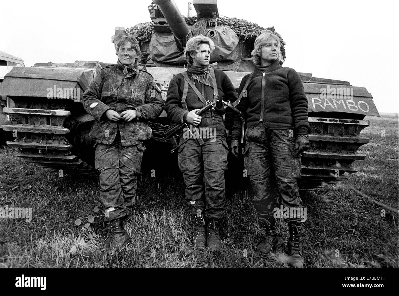 Las maniobras militares de la OTAN en Alemania, el equipo femenino de un tanque del ejército danés Centurion Foto de stock