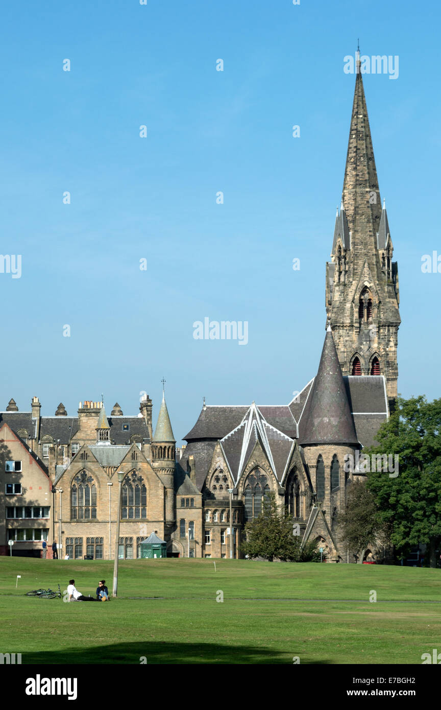 Parque Bruntsfield Links con Barclay Viewforth Iglesia de Escocia en el  fondo, Edimburgo Fotografía de stock - Alamy
