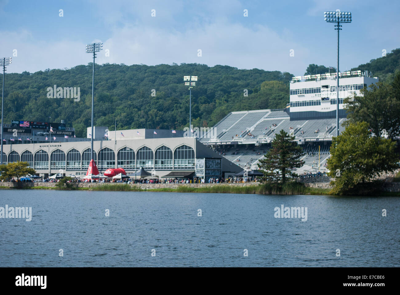 Una academia militar de los Estados Unidos partido de fútbol jugado en Mitchi Stadium en West Point, NY Foto de stock
