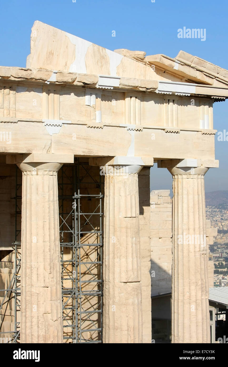 Los trabajos de reconstrucción del Templo de Atenea Niké en la Acrópolis de  Atenas en Atenas, Grecia Fotografía de stock - Alamy