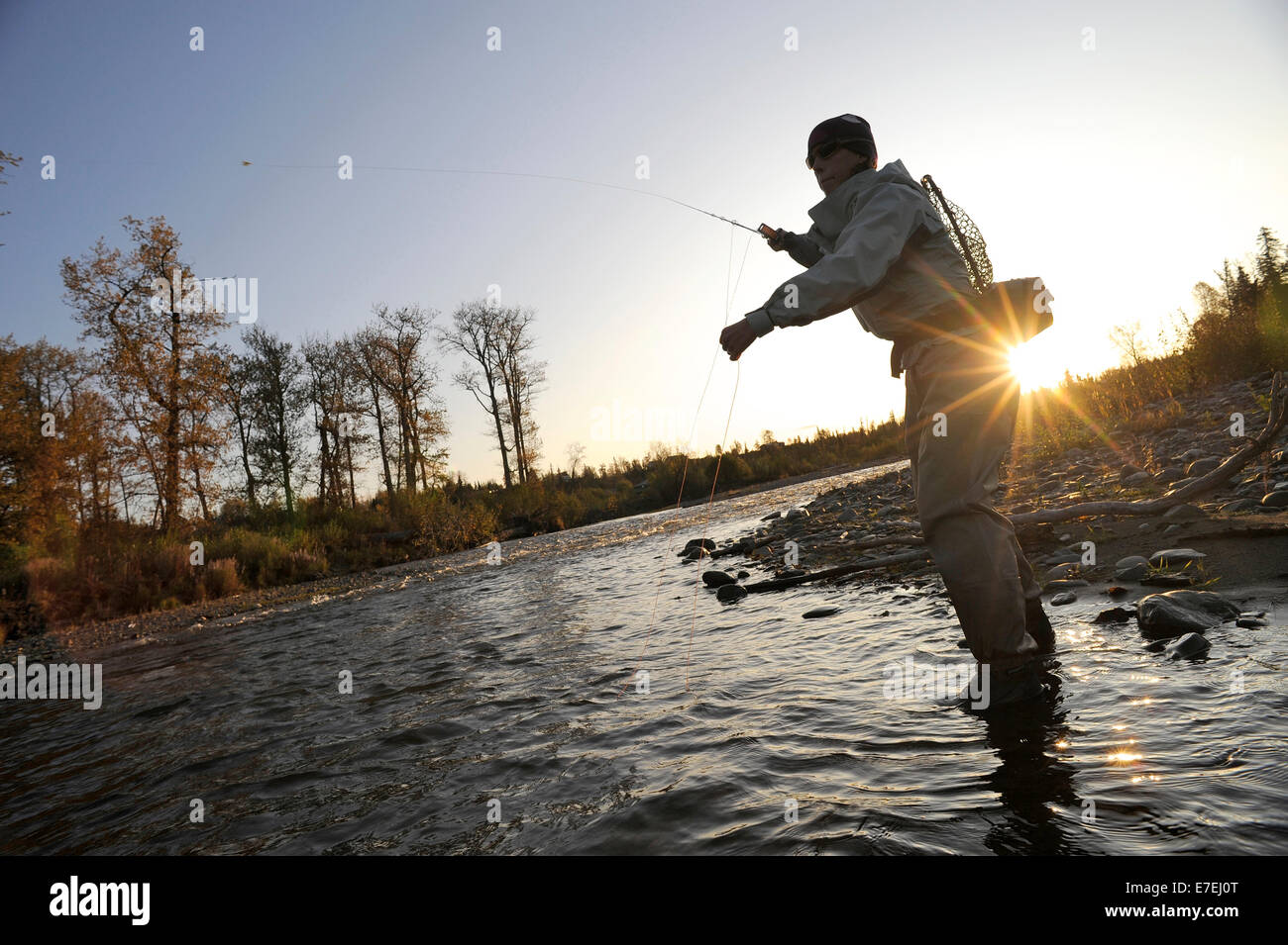 Pesca con mosca en alaska fotografías e imágenes de alta resolución - Alamy