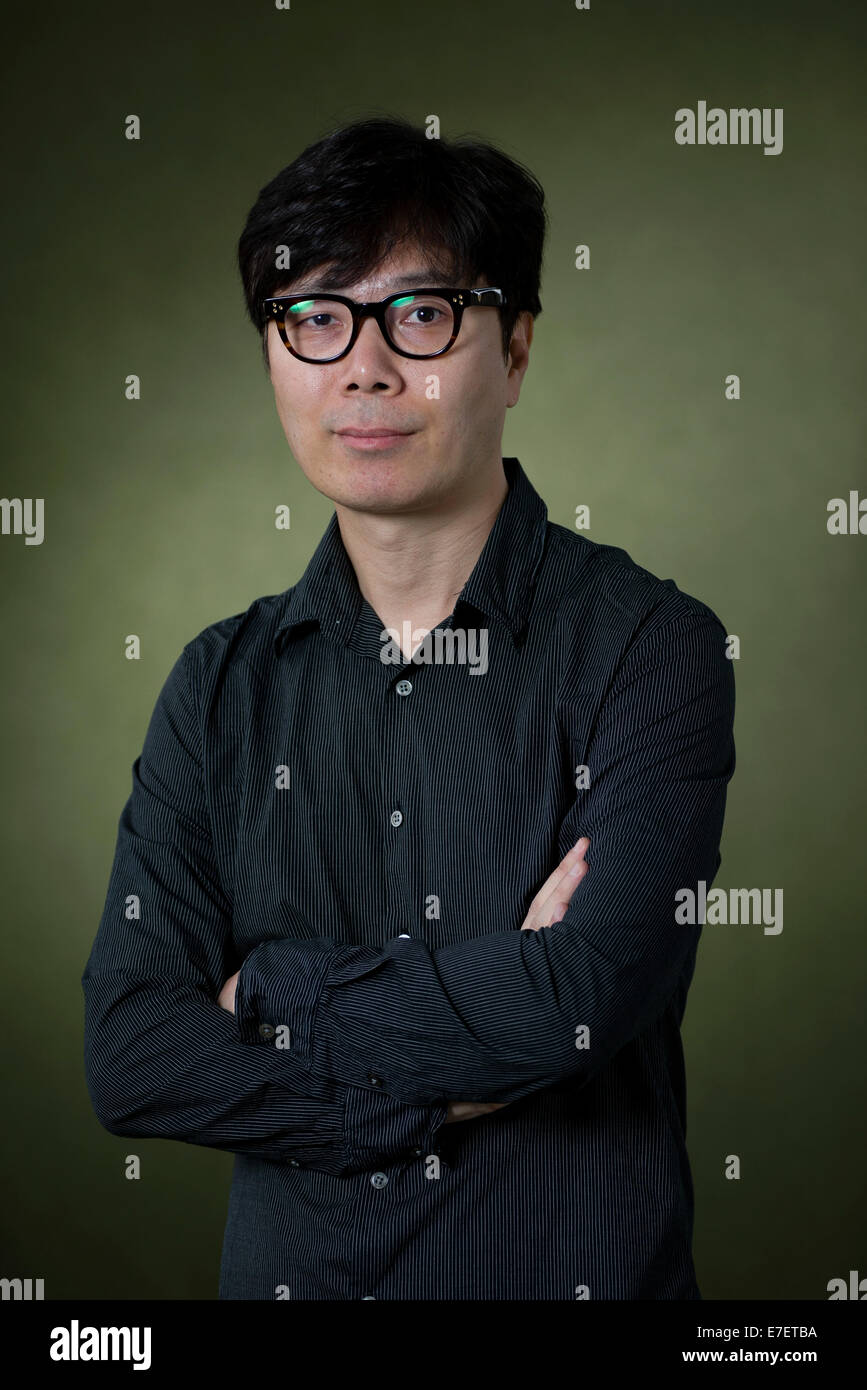Moderno escritor de Corea del Sur, Kim Young-ha aparece en el Edinburgh International Book Festival. Foto de stock