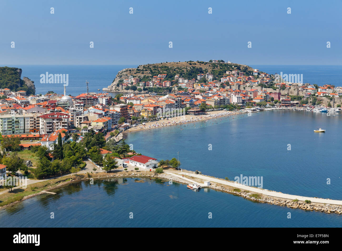 Puerto de la ciudad de Amasra, Bartın Provincia, costa del Mar Negro, en la  región del Mar Negro, Turquía Fotografía de stock - Alamy