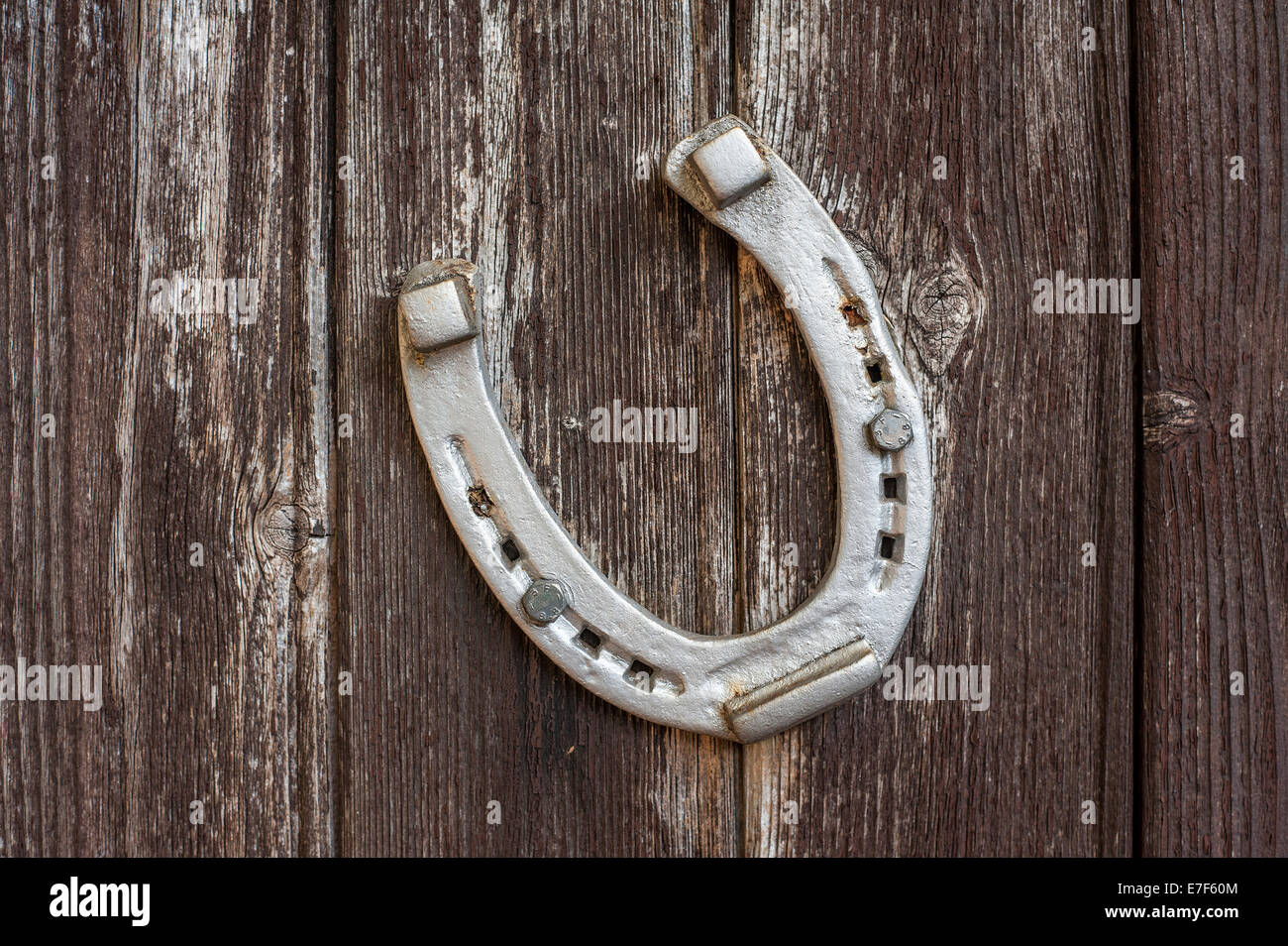 Herraduras en la pared fotografías e imágenes de alta resolución - Alamy