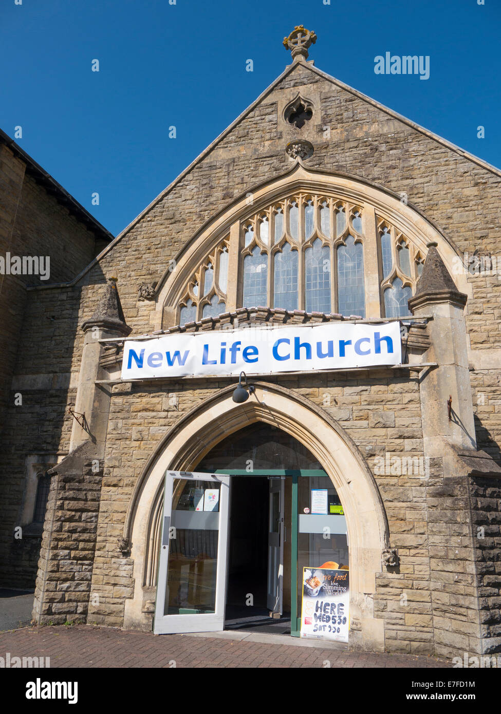 La Iglesia de la nueva vida entrada en Llandrindod Wells Powys, Gales, Reino Unido. Foto de stock