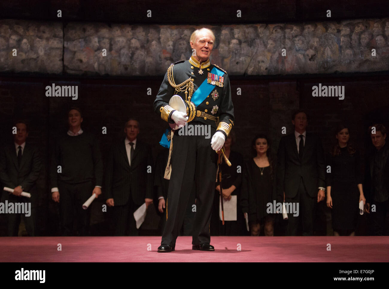 La obra 'El rey Carlos III', Wyndham Theatre, Londres. Con Tim Pigott-Smith como Charles. Foto de stock