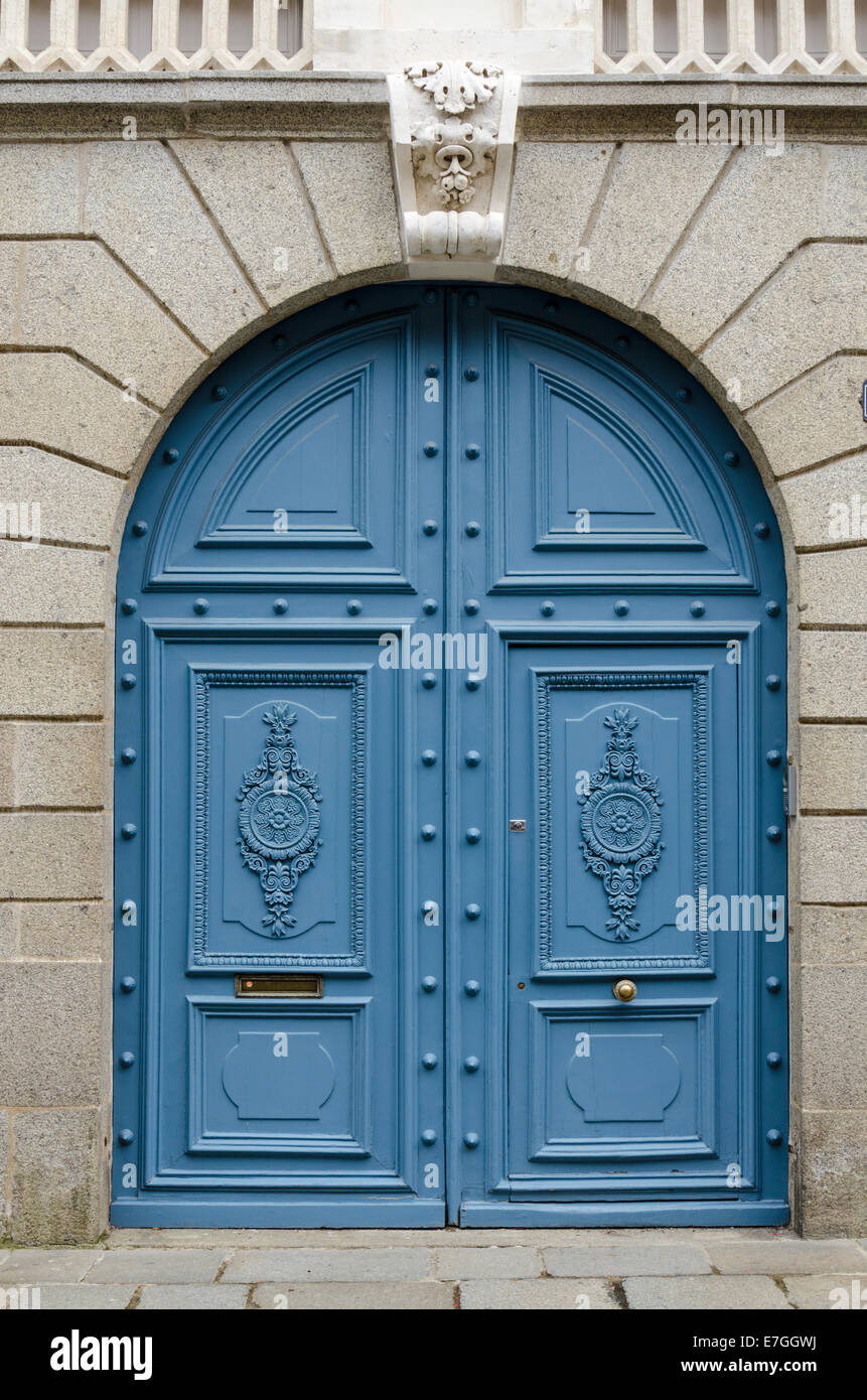 Hermosa antigua Puerta Azul, Fougeres, Bretaña, Francia. Foto de stock