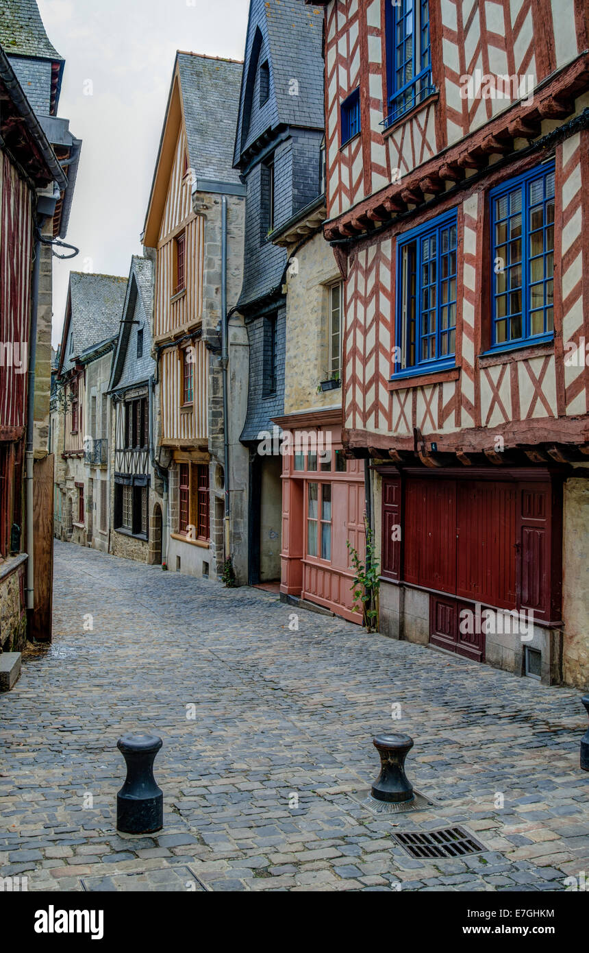Edificios históricos de entramados en Vitre, Bretaña, Francia. Foto de stock