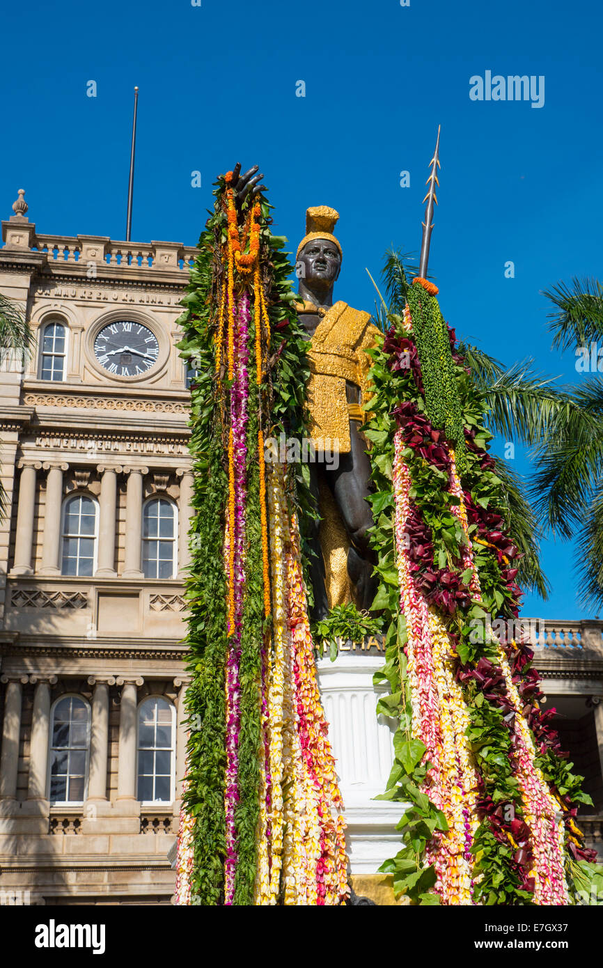 La estatua del rey Kamehameha, con lei, Honolulu, Oahu, Hawaii, Oahu, Hawaii Foto de stock