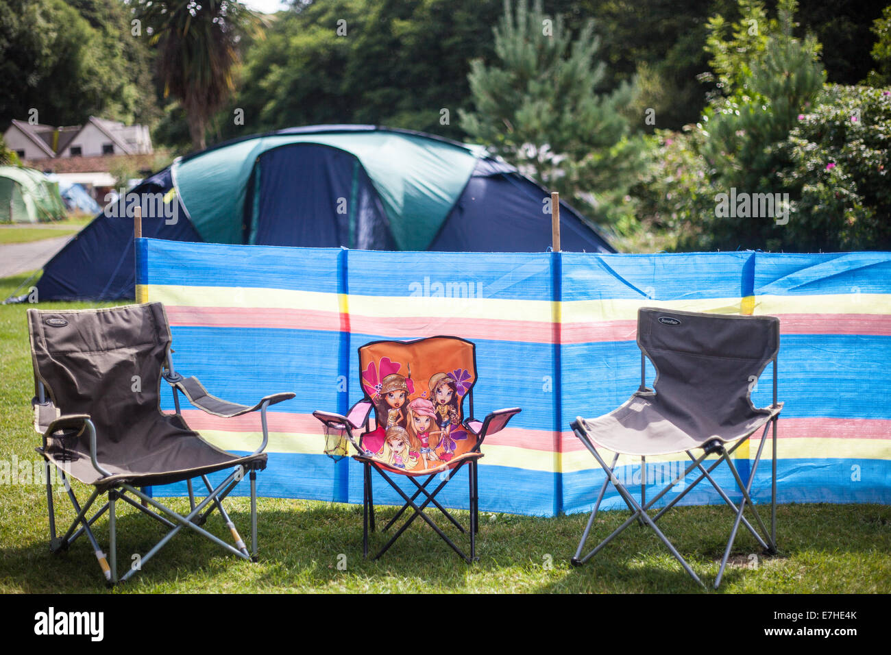 Sillas de camping fotografías e imágenes de alta resolución - Alamy