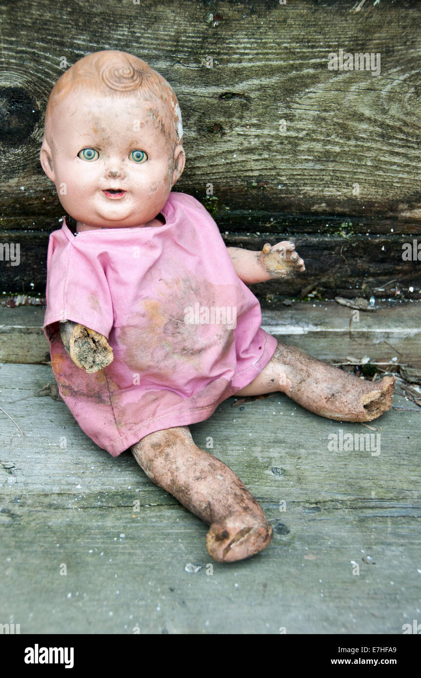 Muñeca de porcelana rota cheap