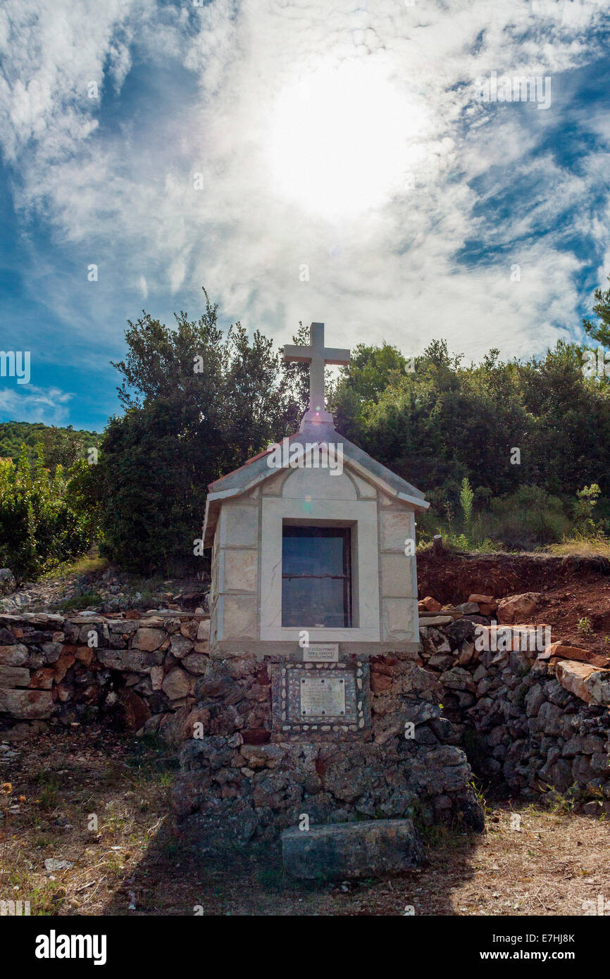 Pequeño santuario en Stari Grad Bay, Isla de Hvar, Croacia Foto de stock